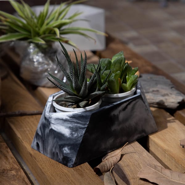 Elegant Geometric Planter - Single Piece Elegant Geometric Planter - Single Piece